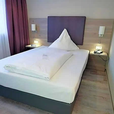 Roemerstadt Ξενοδοχείο 4*